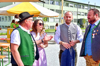 Von links: Johann Engl, Obmann Heimatverein Edelweiß, Laurentina Egger-Kranzinger, Bürgermeister David Egger-Kranzinger  und Erwin Eder, Bezirksobmann der Heimatvereine.
