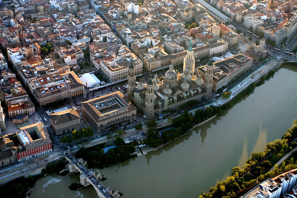 Zaragoza. Vista panorámica del entorno de la Plaza del Pilar
