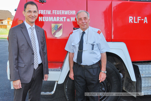 Links Bürgermeister DI Adi Rieger mit Karl Frischling