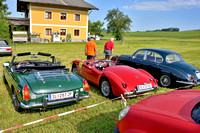 von links: MG, Roadster MGA A, Bj 1957 und ein Jaguar.