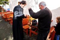 der griechisch-orthodoxe Pfarrer Athanasios Papaefthymiou aus der nordgriechischen Stadt Larisa und Andreas Kalampakasvon Niko dem Griechen