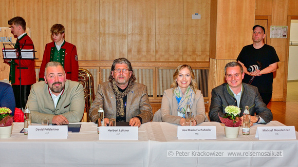 Von rechts: FPÖ: Michael Moosleitner, Lisa Maria Fuchshofer, Herbert Lettner und David Pölzleitner (4. Stadtrat, Fraktionsvorsitzender)Neumarkt_10