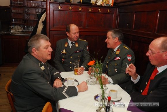 Bildmitte: Oberst Alfred Moser, Kommandant des Radarbataillons am Kolomansberg