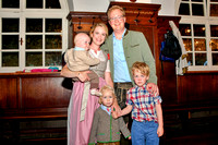 Dr. med. Matthias Vavrovsky mit Gattin Eva-Theresa, MA, und ihren drei Kindern.