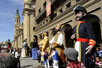 Zaragoza. Gigantes y cabezudos junto al Ayuntamiento en la Fiest