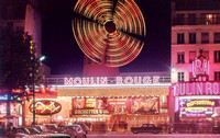 Das "Moulin Rouge" (deutsch Rote Mühle) ist ein Varieté im Pariser Stadtviertel Montmartre im Vergnügungsviertel Pigalle.