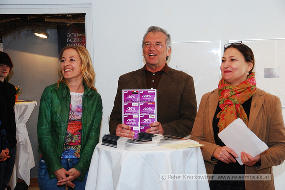 von links: Gertraud Leidinger, Künstlerin, Bürgermeister Dr. Emmerich Riesner und Ingrid Weydemann MAS, Museumsleiterin