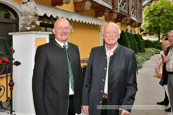 Links Bürgermeister der Stadt Schladming DI Hermann Trinker mit Seniorchef Christian Steiner.