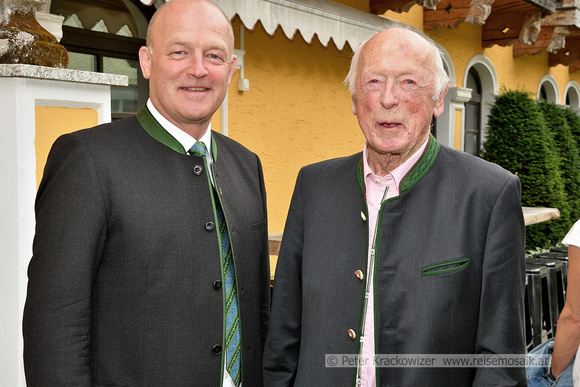 Links Bürgermeister der Stadt Schladming DI Hermann Trinker mit Seniorchef Christian Steiner.