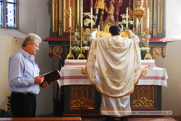 Griechisch-orthodoxer Gottesdienst am 19. Oktober 2013 in der Filialkirche in Pfongau in Neumarkt am Wallersee