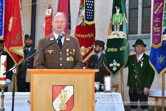 Löschzugskommandant HBM Franz Breitenthaler bei seiner Begrüßung der Gäste.
