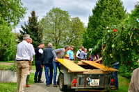Maibaumaufstellen im Garten des Seniorenwohnhauses St. Nikolaus Neumarkt am Wallersee am 1. Mai 2018