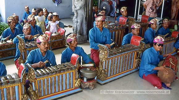 Indonesien. Eine Gamelan-Musikgruppe.