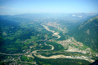 Der Piave  und die Provinzhauptstadt Belluno (Bildmitte hintergrund)
