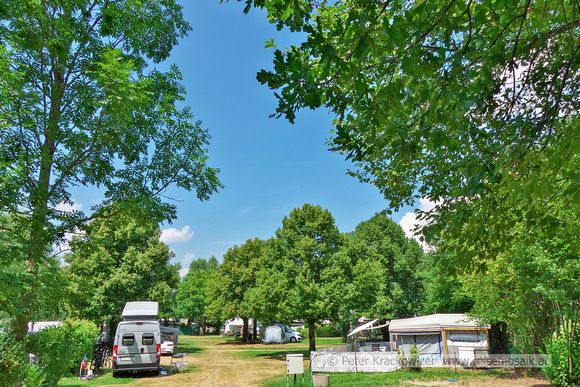 Blick in den Campingplatz am Sonntag, 24. Juli 2022 - ein starker Wechseltag.