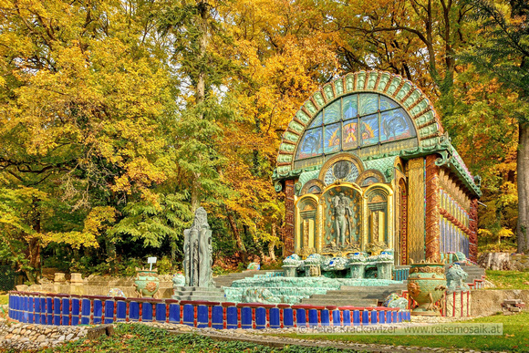 Das Nymphäum Omega von Ernst Fuchs in Wien im Herbst