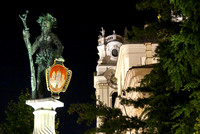 Salzburg bei Nacht August 2019, der "Wilde Mann"-Brunnen mit der Kollegienkirche