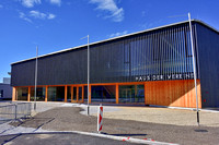Das neue Haus der Vereine in Neumarkt am Wallersee, Eingangsfront, 25. Februar 2024