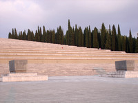 Redipuglia, die monumentale Gedenkstätte an die furchtbaren Isonzo-Schlachten im Ersten Weltkrieg.