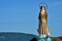 Die Madonna auf einer der Säulen von Johann Weyringer.
