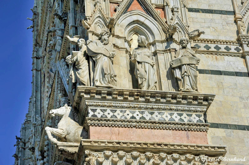 Italien,  Figuren an Teil der Fassade des Doms von Siena, mit freundlicher Genehmigung von Bernhard Graessl, Heiligenblut