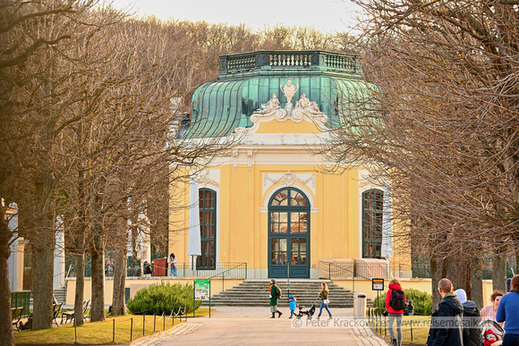 Blick auf Restaurant Kaiserpavillon im Tiergarten Schönbrunn